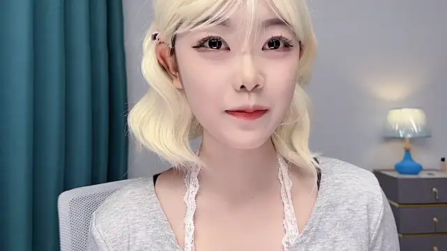 smalldaisy online show from May 28, 2026, 3:14 am