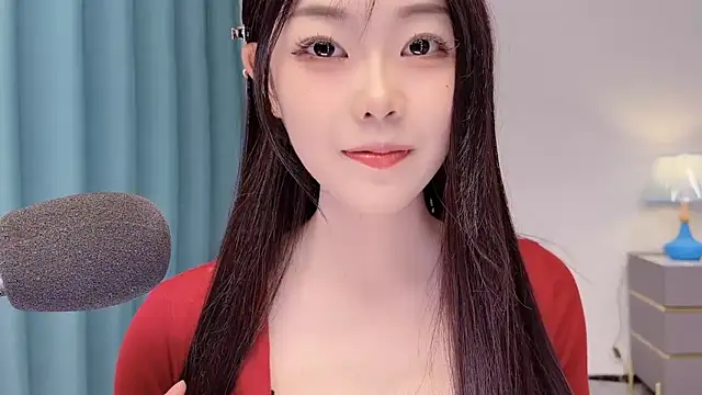 smalldaisy online show from May 18, 2026, 2:44 am