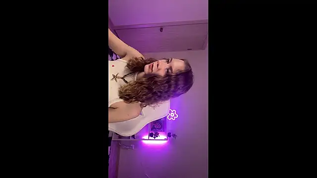 Snapshot of KellySunn chatting on February 17, 2026, 9:17 am KellySunn online show from February 17, 2026, 9:17 am