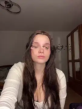 ElenaMariee online show from January 5, 2026, 9:07 pm