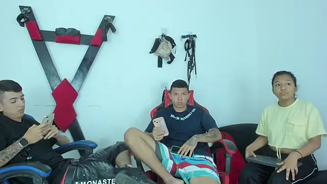 Snapshot of Three_Ways_to_Love chatting on January 9, 2026, 12:12 pm Three Ways to Love online show from January 9, 2026, 12:12 pm