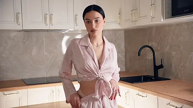 TyraEspina online show from January 9, 2026, 7:10 pm