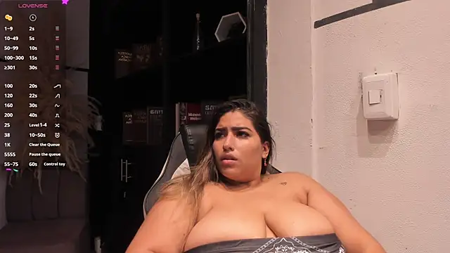 AmbarBrownn  online show from March 23, 2026, 9:03 pm