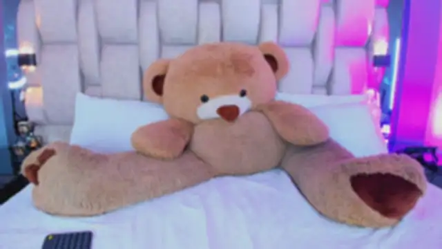  PaulinaDoll  online show from April 15, 2026, 4:40 am