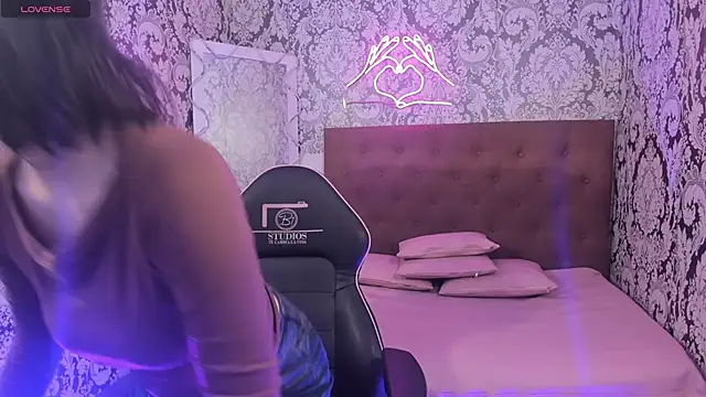 Snapshot of LEAH_TAY chatting on January 7, 2026, 11:59 am LEAH TAY online show from January 7, 2026, 11:59 am