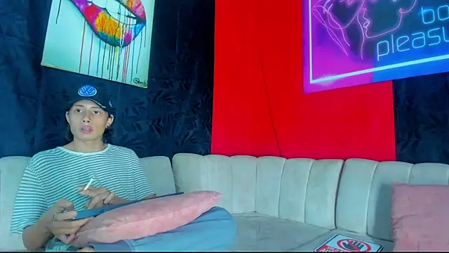 Snapshot of Pleasure_boys_hot chatting on January 6, 2026, 8:02 pm Pleasure boys hot online show from January 6, 2026, 8:02 pm