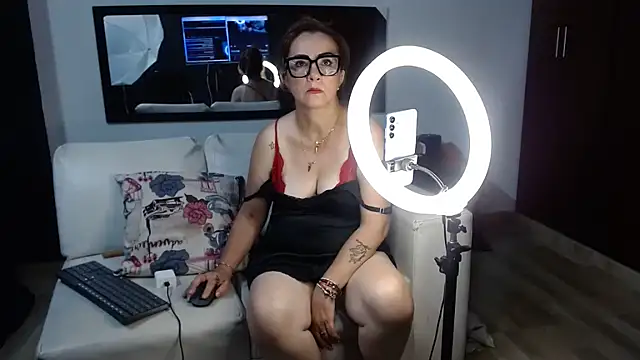 liss curly online show from February 25, 2026, 8:52 pm