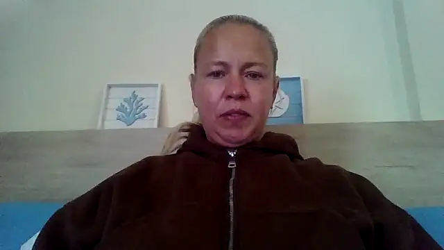 Snapshot of jennyblondeuk chatting on May 7, 2026, 4:21 pm jennyblondeuk online show from May 7, 2026, 4:21 pm