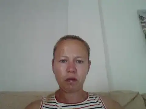Snapshot of jennyblondeuk chatting on May 28, 2026, 4:35 pm jennyblondeuk online show from May 28, 2026, 4:35 pm