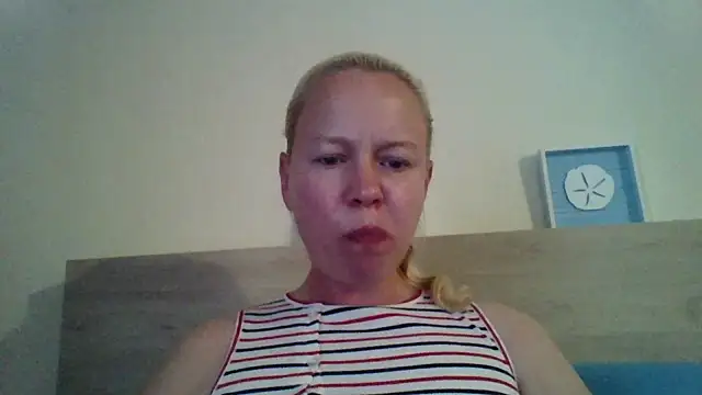 Snapshot of jennyblondeuk chatting on April 19, 2026, 6:10 pm jennyblondeuk online show from April 19, 2026, 6:10 pm