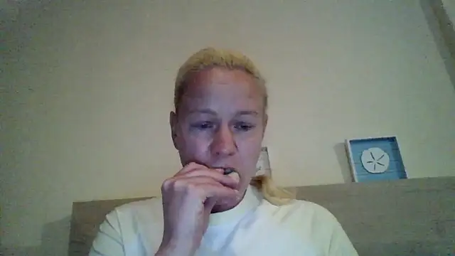Snapshot of jennyblondeuk chatting on April 18, 2026, 7:58 pm jennyblondeuk online show from April 18, 2026, 7:58 pm