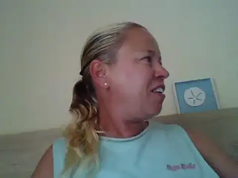 Snapshot of jennyblondeuk chatting on May 23, 2026, 6:29 pm jennyblondeuk online show from May 23, 2026, 6:29 pm