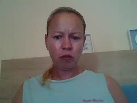 Snapshot of jennyblondeuk chatting on May 18, 2026, 5:18 pm jennyblondeuk online show from May 18, 2026, 5:18 pm