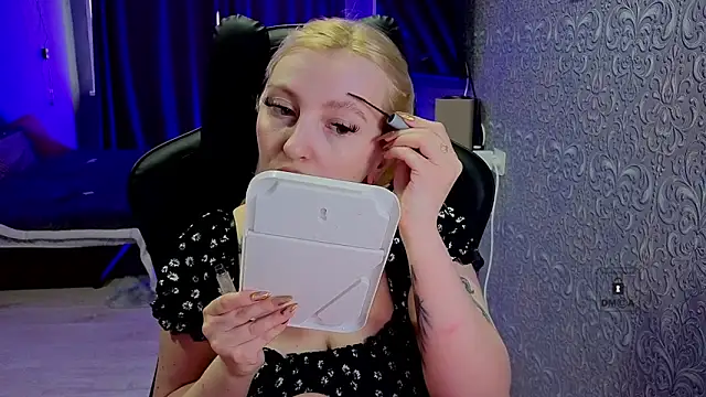 Snapshot of Eva_Vibe_ chatting on April 10, 2026, 7:37 am Eva Vibe online show from April 10, 2026, 7:37 am