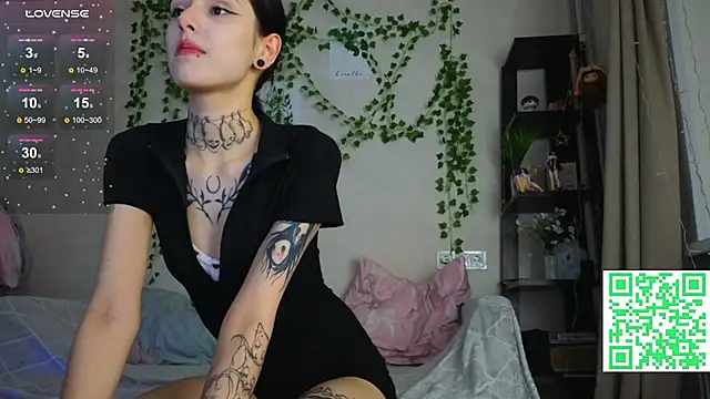 LeonaHinnes online show from February 6, 2026, 2:24 pm