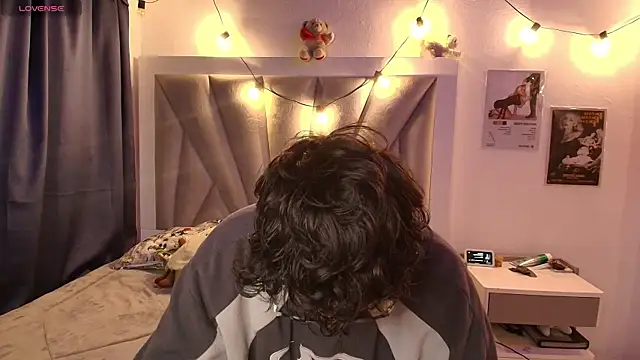 Snapshot of VelvetKai_nom chatting on April 15, 2026, 11:38 am VelvetKai nom online show from April 15, 2026, 11:38 am