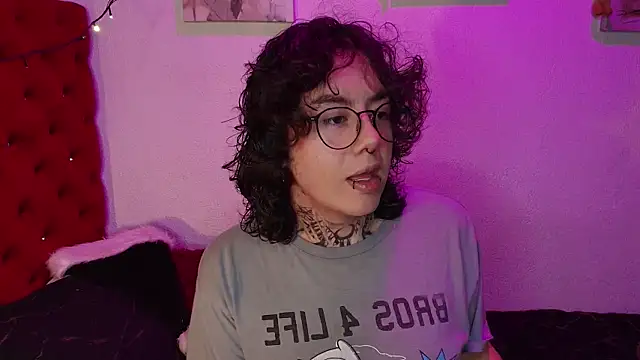 Snapshot of VelvetKai_nom chatting on December 23, 2025, 6:45 am VelvetKai nom online show from December 23, 2025, 6:45 am