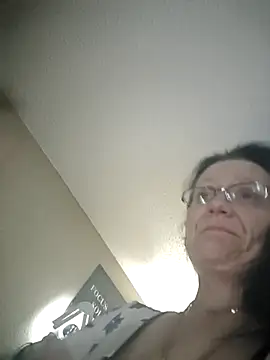 CrownedCuppa online show from April 15, 2026, 7:58 pm