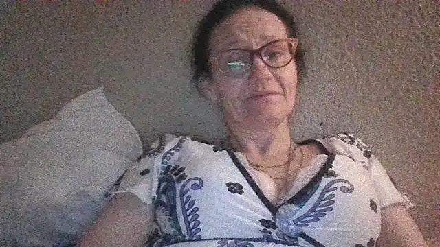 CrownedCuppa online show from April 8, 2026, 9:16 pm