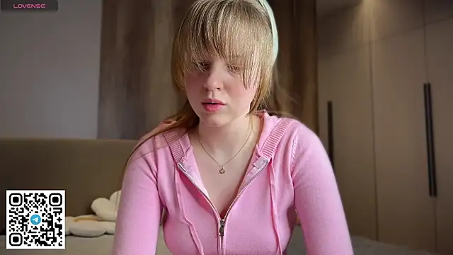 Snapshot of steffi_meoww chatting on April 7, 2026, 9:16 pm steffi meoww online show from April 7, 2026, 9:16 pm