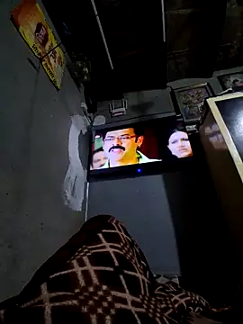 Radhacpl9528 online show from March 6, 2026, 11:49 am