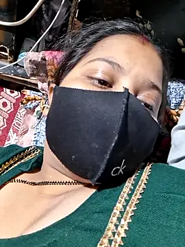 Radhacpl9528 online show from January 17, 2026, 3:59 pm