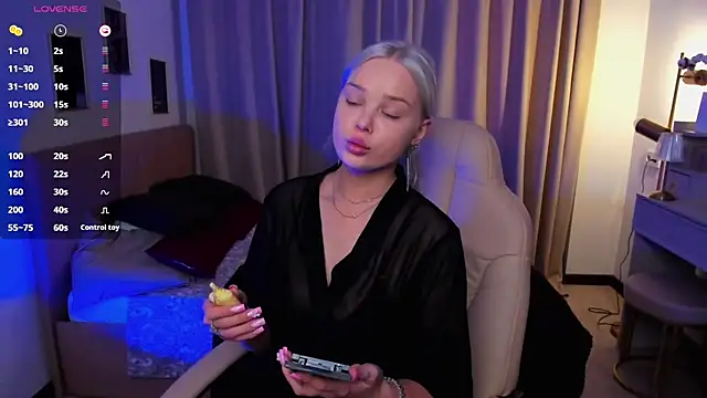 Leslie Caronn online show from March 29, 2026, 7:32 am