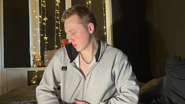 Snapshot of love4couple chatting on April 11, 2026, 7:45 am love4couple online show from April 11, 2026, 7:45 am