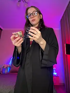 Snapshot of LuxBrunette_ chatting on March 6, 2026, 5:13 am LuxBrunette online show from March 6, 2026, 5:13 am