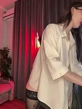 Snapshot of LuxBrunette_ chatting on March 16, 2026, 5:44 am LuxBrunette online show from March 16, 2026, 5:44 am