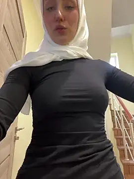 LuxBrunette  online show from May 17, 2026, 6:13 am