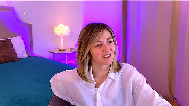 EmeraldGlow online show from January 14, 2026, 2:42 pm