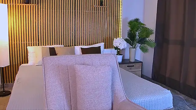 EmeraldGlow online show from April 16, 2026, 2:40 pm