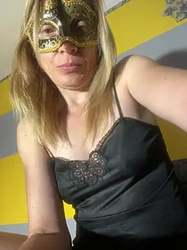 Snapshot of SexyMamiVee chatting on May 3, 2026, 6:11 pm SexyMamiVee online show from May 3, 2026, 6:11 pm