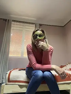 SexyMamiVee online show from April 12, 2026, 8:17 am