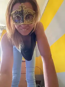 Snapshot of SexyMamiVee chatting on May 9, 2026, 2:09 pm SexyMamiVee online show from May 9, 2026, 2:09 pm