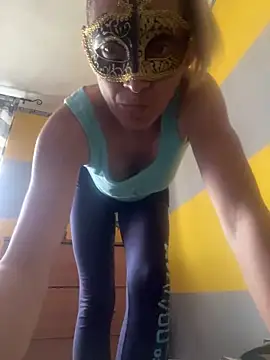 Snapshot of SexyMamiVee chatting on April 19, 2026, 12:17 pm SexyMamiVee online show from April 19, 2026, 12:17 pm