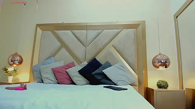 Snapshot of ElenaWatsonn chatting on March 31, 2026, 7:49 pm ElenaWatsonn online show from March 31, 2026, 7:49 pm