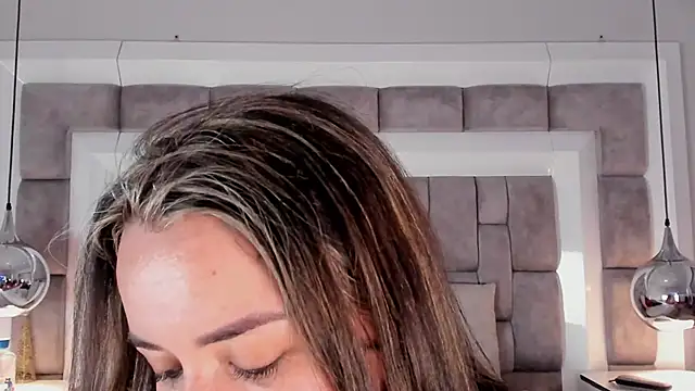 Snapshot of ElenaWatsonn chatting on February 5, 2026, 7:53 pm ElenaWatsonn online show from February 5, 2026, 7:53 pm