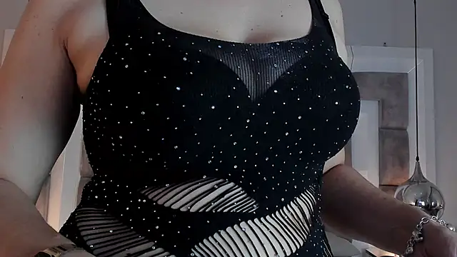 Snapshot of ElenaWatsonn chatting on January 10, 2026, 7:53 pm ElenaWatsonn online show from January 10, 2026, 7:53 pm