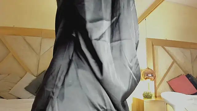 Snapshot of ElenaWatsonn chatting on April 1, 2026, 8:17 pm ElenaWatsonn online show from April 1, 2026, 8:17 pm