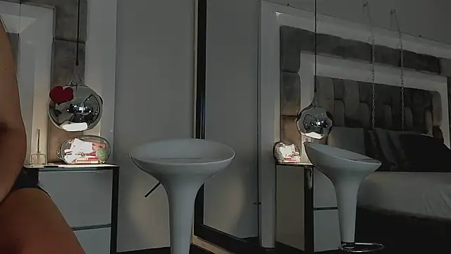 Snapshot of ElenaWatsonn chatting on March 18, 2026, 8:21 pm ElenaWatsonn online show from March 18, 2026, 8:21 pm