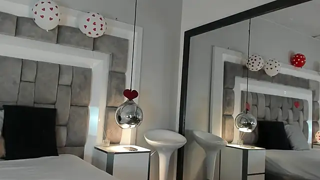 Snapshot of ElenaWatsonn chatting on February 13, 2026, 7:58 pm ElenaWatsonn online show from February 13, 2026, 7:58 pm