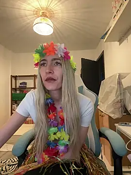 Snapshot of BarbieBlondieGirl chatting on February 17, 2026, 5:43 pm BarbieBlondieGirl online show from February 17, 2026, 5:43 pm