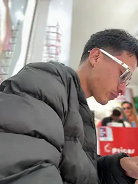 Snapshot of Latin_Paisa_Boy chatting on March 24, 2026, 9:37 pm Latin Paisa Boy online show from March 24, 2026, 9:37 pm