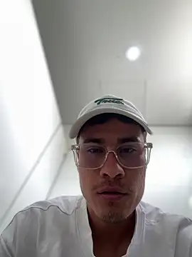 Snapshot of Latin_Paisa_Boy chatting on April 9, 2026, 5:19 pm Latin Paisa Boy online show from April 9, 2026, 5:19 pm