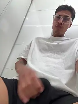 Snapshot of Latin_Paisa_Boy chatting on April 10, 2026, 4:58 pm Latin Paisa Boy online show from April 10, 2026, 4:58 pm