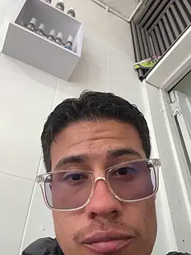 Snapshot of Latin_Paisa_Boy chatting on March 21, 2026, 9:19 pm Latin Paisa Boy online show from March 21, 2026, 9:19 pm