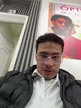 Snapshot of Latin_Paisa_Boy chatting on May 5, 2026, 12:02 am Latin Paisa Boy online show from May 5, 2026, 12:02 am