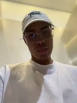 Snapshot of Latin_Paisa_Boy chatting on April 8, 2026, 6:09 pm Latin Paisa Boy online show from April 8, 2026, 6:09 pm